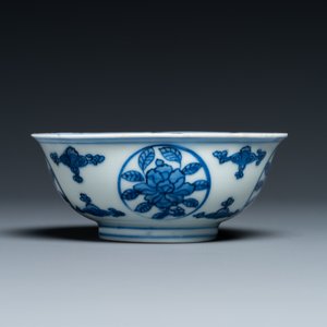 Een Chinese blauw-witte 'draken' kom met lança-inscripties, Wanli merk en periode — foto 7