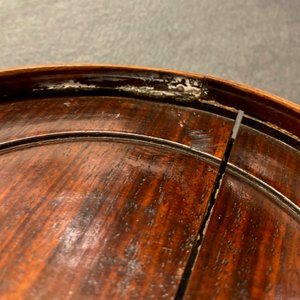 Een Chinese blauw-witte 'draken' vaas met houten deksel en voet, Kangxi — foto 12