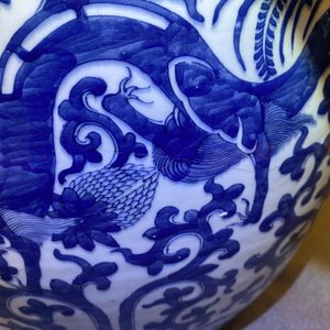 Een Chinese blauw-witte 'draken' viskom, 19e eeuw — foto 20