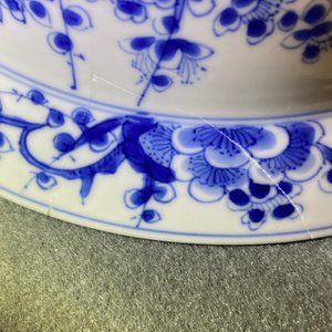 Een Chinese blauw-witte 'Drie vrienden van de winter' kom, Kangxi merk en periode — foto 18