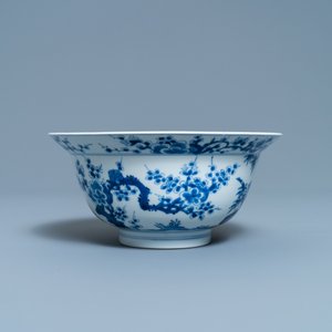 Een Chinese blauw-witte 'Drie vrienden van de winter' kom, Kangxi merk en periode — foto 2