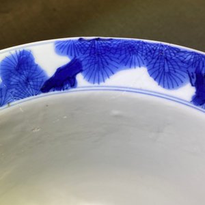 Een Chinese blauw-witte 'Drie vrienden van de winter' kom, Kangxi merk en periode — foto 21