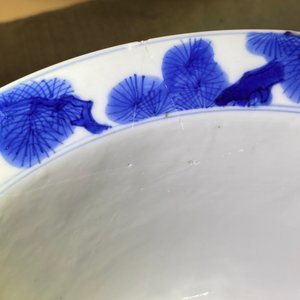 Een Chinese blauw-witte 'Drie vrienden van de winter' kom, Kangxi merk en periode — foto 22