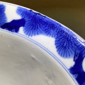 Een Chinese blauw-witte 'Drie vrienden van de winter' kom, Kangxi merk en periode — foto 33