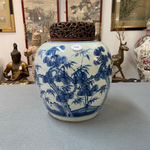 Een Chinese blauw-witte 'Drie vrienden van de winter' pot, Kangxi — foto 10