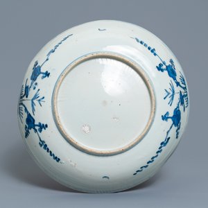Een Chinese blauw-witte 'Drie vrienden van de winter' schotel, Jiajing — foto 2