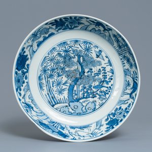 Een Chinese blauw-witte 'Drie vrienden van de winter' schotel, Jiajing — foto 1