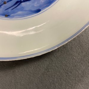 Een Chinese blauw-witte 'Drie vrienden van de winter' schotel, Xuande mark, Kangxi — foto 12