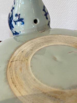 Een Chinese blauw-witte driepotige wierookbrander, Daoguang merk en periode — foto 12