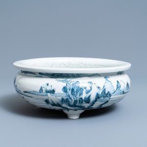 Een Chinese blauw-witte driepotige wierookbrander met landschapsdecor, Dehua, Kangxi — foto 1