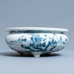 Een Chinese blauw-witte driepotige wierookbrander met landschapsdecor, Dehua, Kangxi — foto 2