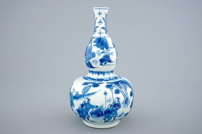 Een Chinese blauw-witte dubbele gourde vaas, Transitie periode, 1620-1683