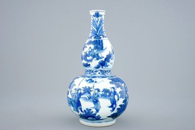 Een Chinese blauw-witte dubbele gourde vaas, Transitie periode, 1620-1683