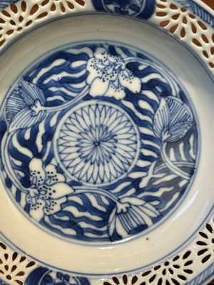 Een Chinese blauw-witte dubbelwandige kop en schotel, Kangxi — foto 12