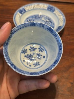 Een Chinese blauw-witte dubbelwandige kop en schotel, Kangxi — foto 3