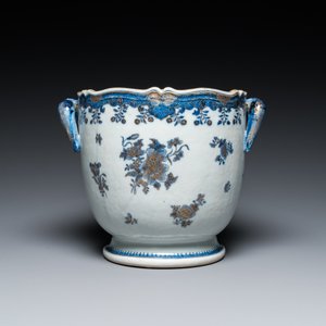 Een Chinese blauw-witte en deels vergulde wijnkoeler, Qianlong — foto 2