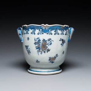 Een Chinese blauw-witte en deels vergulde wijnkoeler, Qianlong — foto 4