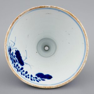 Een Chinese blauw-witte en kapucijn bruine trechter, Kangxi — foto 5