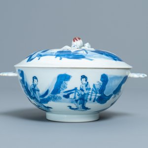 Een Chinese blauw-witte en koperrode dekselkom, Chenghua merk, Kangxi — foto 2