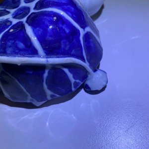 Een Chinese blauw-witte en koperrode 'krab in lotus' waterdruppelaar, Kangxi — foto 19