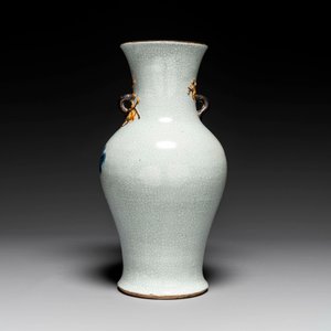 Een Chinese blauw-witte en koperrode Nanking craquelé vaas, 19e eeuw — foto 2