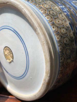 Een Chinese blauw-witte en koperrode rouleau 'Sanxing' vaas, Kangxi — foto 6