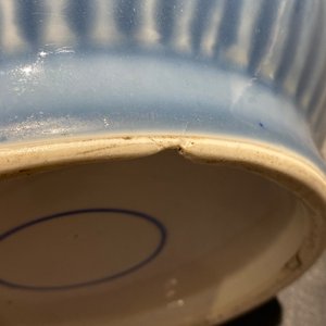 Een Chinese blauw-witte en koperrode rouleau vaas met lavendelblauwe fondkleur, 19/20e eeuw — foto 14