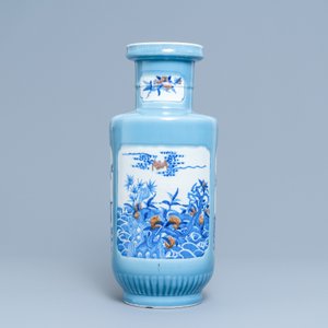 Een Chinese blauw-witte en koperrode rouleau vaas met lavendelblauwe fondkleur, 19/20e eeuw — foto 3
