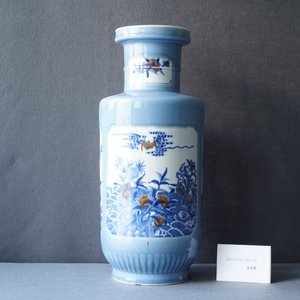 Een Chinese blauw-witte en koperrode rouleau vaas met lavendelblauwe fondkleur, 19/20e eeuw — foto 7