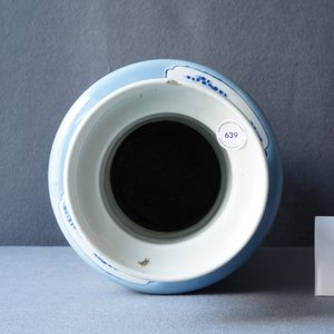 Een Chinese blauw-witte en koperrode rouleau vaas met lavendelblauwe fondkleur, 19/20e eeuw — foto 9