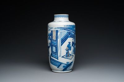 Een Chinese blauw-witte en koperrode rouleau vaas met verhalend decor, Kangxi