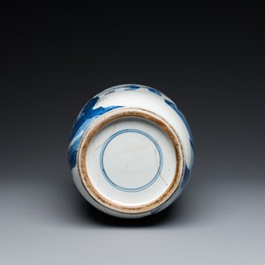 Een Chinese blauw-witte en koperrode rouleau vaas met verhalend decor, Kangxi — foto 7