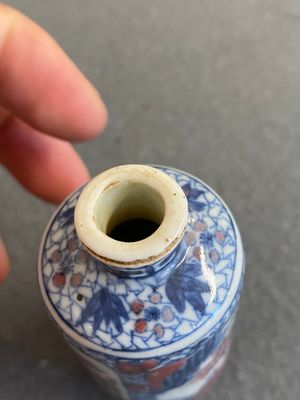 Een Chinese blauw-witte en koperrode snuiffles, 19e eeuw — foto 7