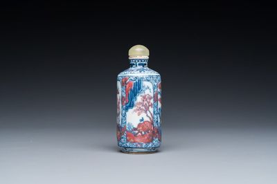 Een Chinese blauw-witte en koperrode snuiffles, 19e eeuw