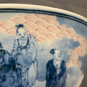 Een Chinese blauw-witte en koperrode stem bowl met onsterfelijken, Republiek — foto 12