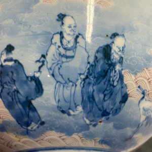 Een Chinese blauw-witte en koperrode stem bowl met onsterfelijken, Republiek — foto 16