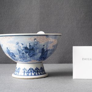 Een Chinese blauw-witte en koperrode stem bowl met onsterfelijken, Republiek — foto 18