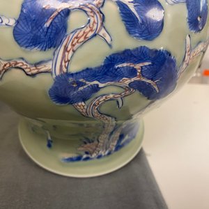 Een Chinese blauw-witte en koperrode vaas met celadon fondkleur, Kangxi — foto 32