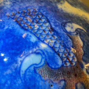 Een Chinese blauw-witte en koperrode vaas met een draak in een wolkpartij, Qianlong/Jiaqing — foto 15