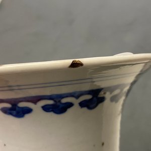 Een Chinese blauw-witte en onderglazuur rode vaas, 19e eeuw — foto 15