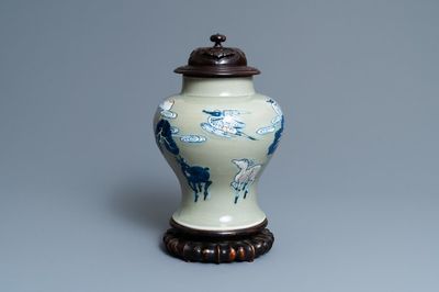 Een Chinese blauw-witte en onderglazuur rode vaas met celadon fondkleur, Kangxi