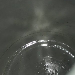 Een Chinese blauw-witte en onderglazuur rode yuhuchunping vaas, Qianlong — foto 21
