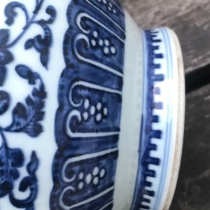 Een Chinese blauw-witte en onderglazuur rode yuhuchunping vaas, Qianlong — foto 28
