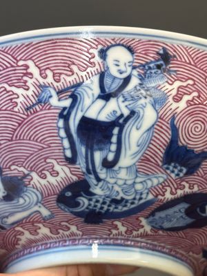 Een Chinese blauw-witte en rose-geëmailleerde kom met 'Acht Onsterfelijken', Guangxu merk en periode — foto 13