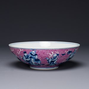 Een Chinese blauw-witte en rose-geëmailleerde kom met 'Acht Onsterfelijken', Guangxu merk en periode — foto 5