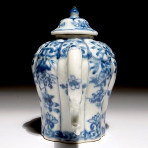 Een Chinese blauw-witte "feniks" theepot, Kangxi — foto 5