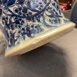 Een Chinese blauw-witte 'feniksen' vaas, Kangxi — foto 12
