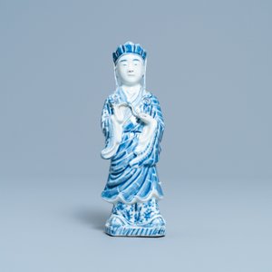 Een Chinese blauw-witte figuur van een staande Bodhisattva, 19e eeuw — foto 2