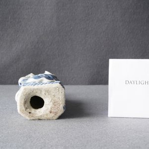 Een Chinese blauw-witte figuur van een staande Bodhisattva, 19e eeuw — foto 10