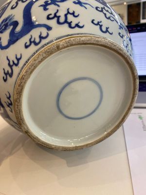 Een Chinese blauw-witte flesvormige vaas, 19e eeuw — foto 5